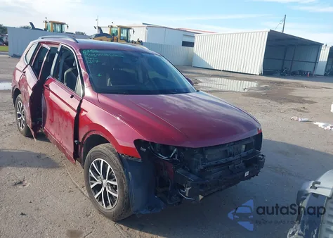 2021 Volkswagen Tiguan 2.0T Se/2.0T Se R-Line Black/2.0T Sel z USA, uszkodzony, nr VIN 3VV3B7AX1MM086600